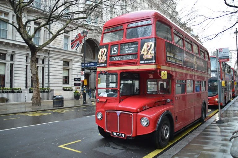 Sightseeing met de meest iconische dubbeldekker bus van Londen!