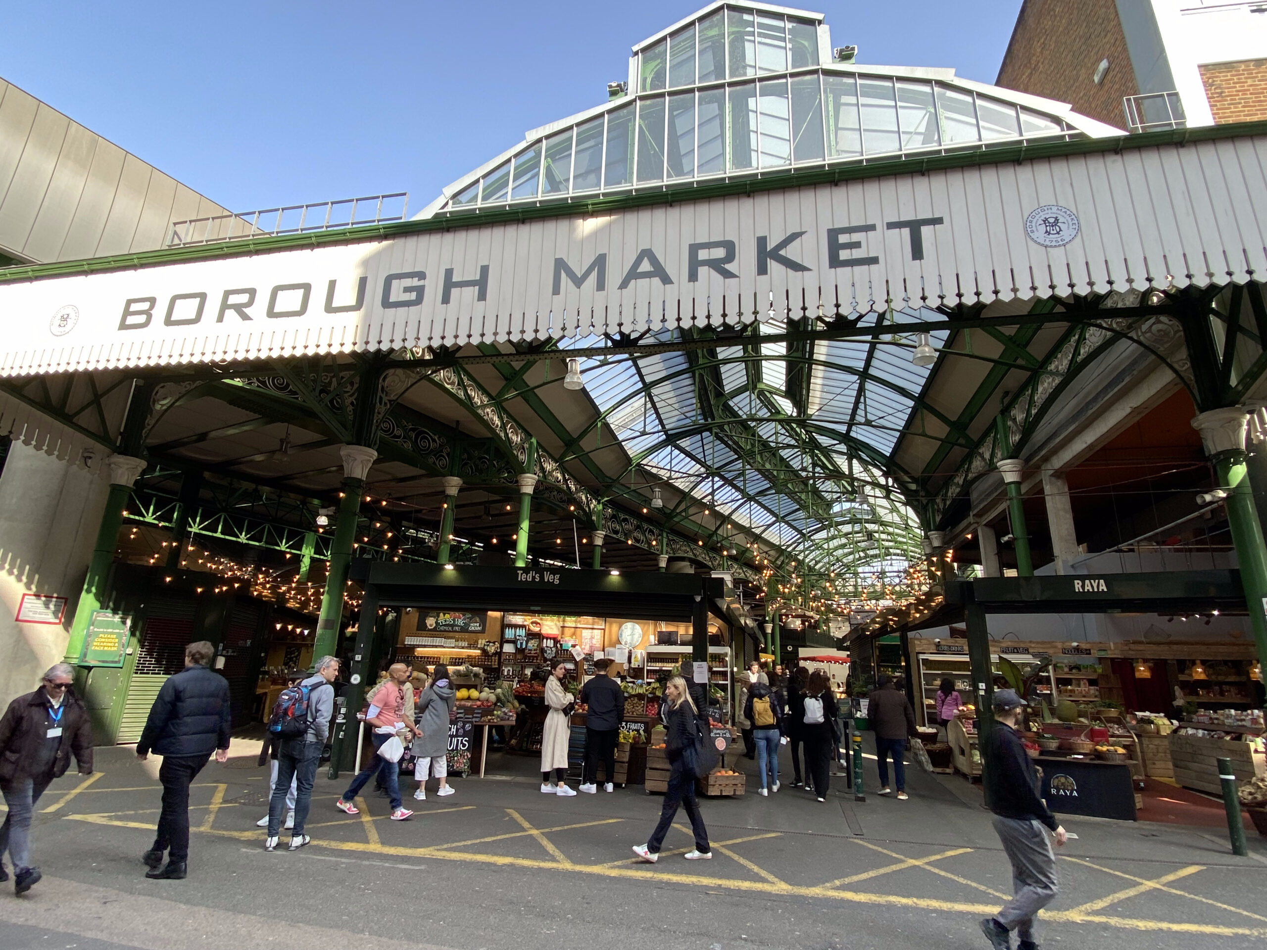 Buitengevel van Borough Market met het grote ingangsbord