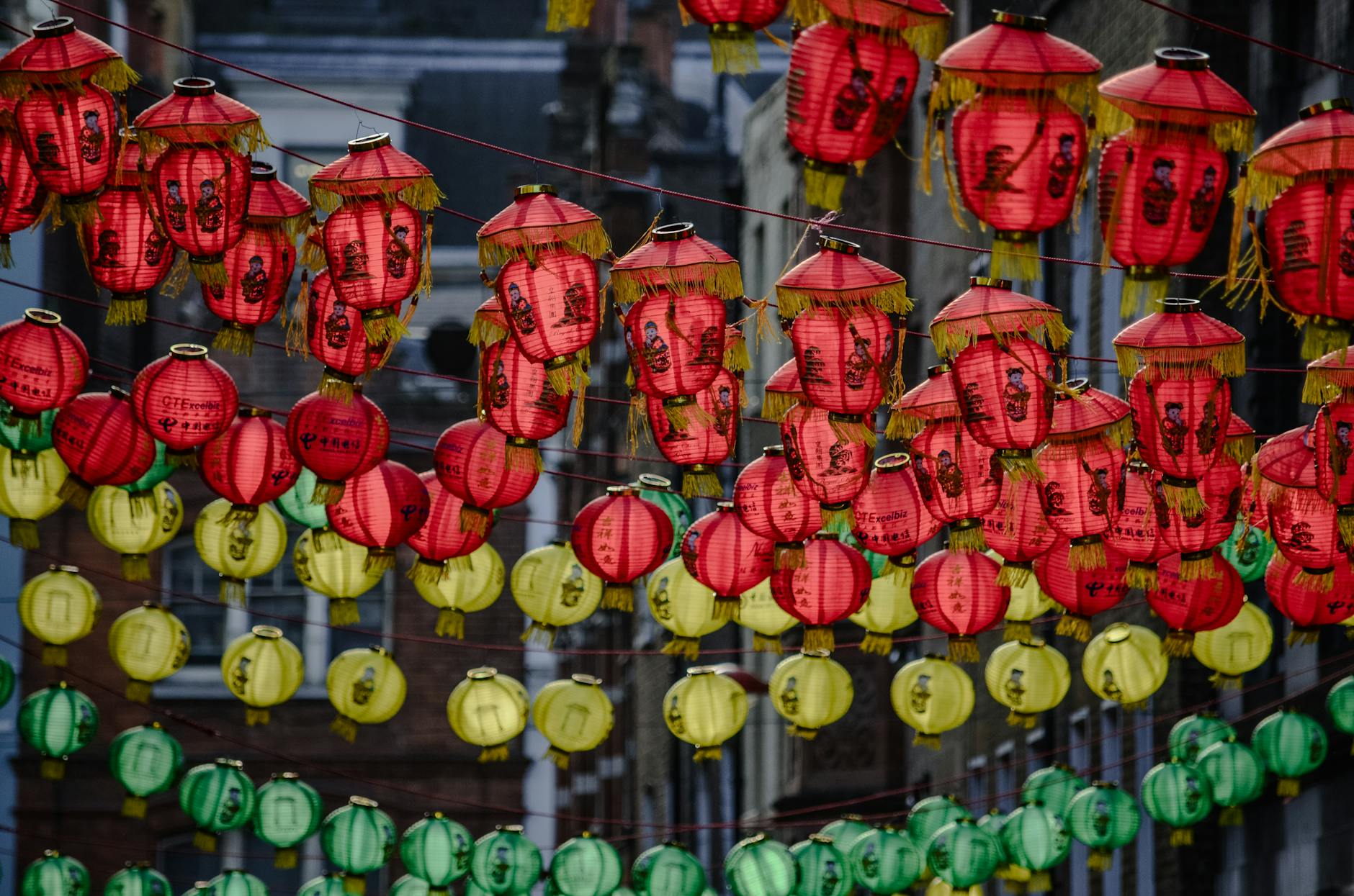 Chinatown Londen met rode lantaarns en Chinese Nieuwjaarsversieringen