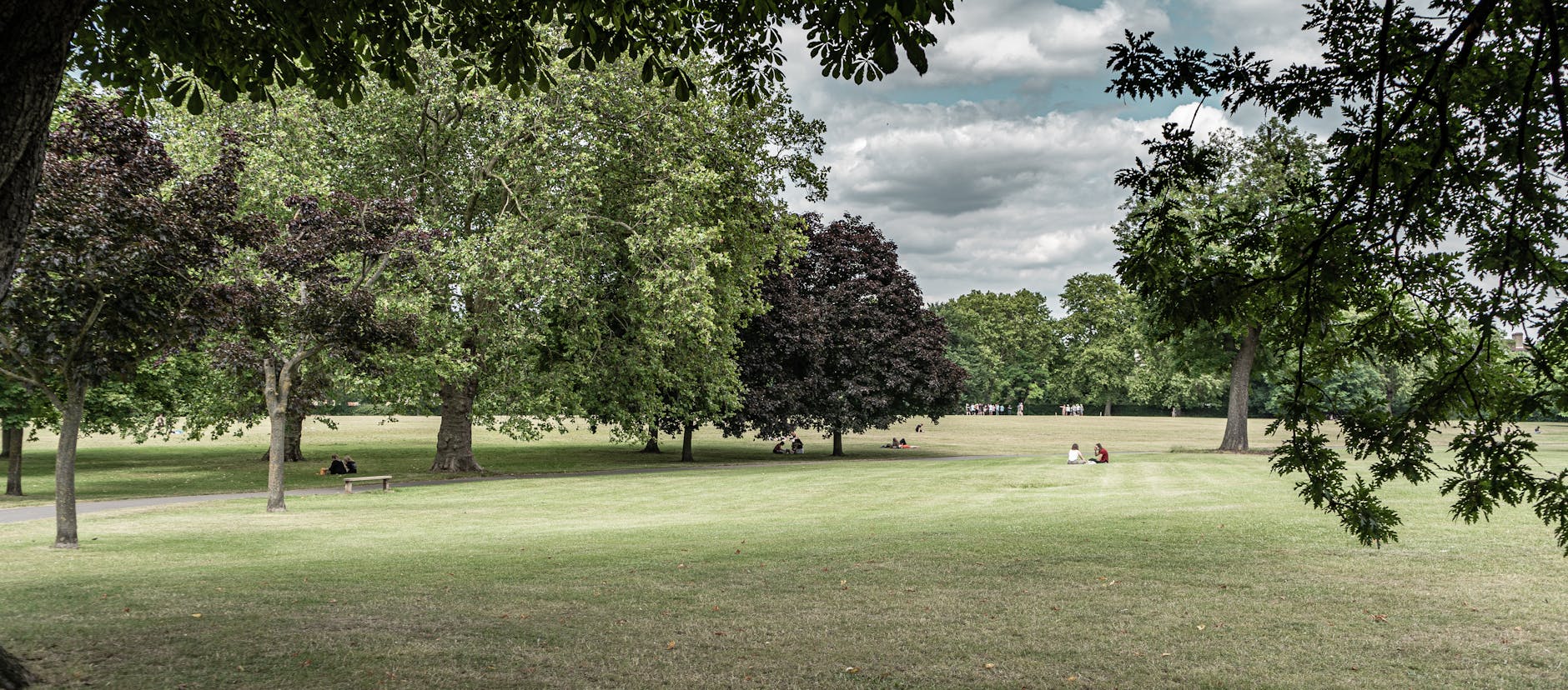 Londen park zomer mensen genieten van de zon